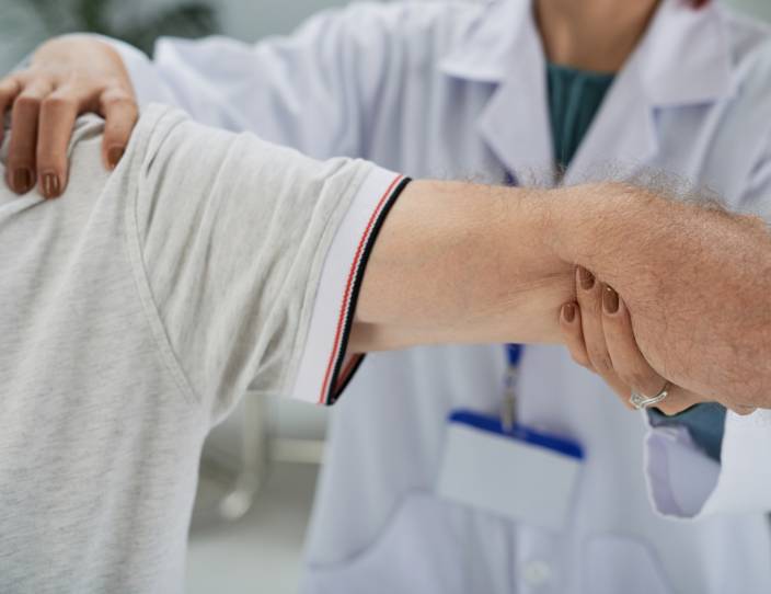 Ortopedista para lesiones de hombro